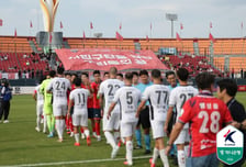 김천시 "재정 부담에 시민구단 포기" vs 김천상무 "명백한 약속 파기" 반발