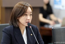 與 "조작기소특검, 국감 이후 처리할 것…10월1일 상정 안한다"