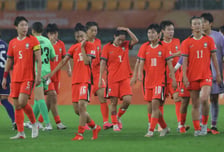 전반 잘 버텼는데...한국 여자축구, '숙적' 일본에 패, 동메달전行