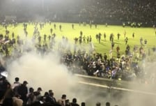 휘슬 울린 그 순간, 비명 가득 찬 축구장...135명 숨진 충격 사건[뉴스속오늘]