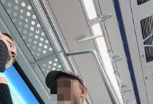 지하철서 80대 참전용사에 감사 전한 05년생…"생일이라 용기 냈어요"
