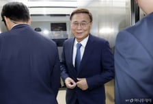 국정원 "北 포로 송환 '비공개' 공감대…'무기 지원' 기대한 듯"