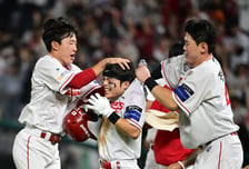 '0:3→4:3' SSG, LG 마무리 손주영 무너뜨렸다... 정준재 9회말 끝내기 안타 [인천 현장]