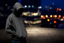 "추행 사과했는데 신고해?" 머리에 발길질...피해자 때린 50대 노숙인