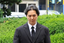 송민호 "재복무 기회 달라"...징역 1년6개월 구형 속 오늘 1심 선고