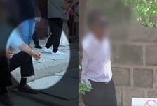 경복궁서 담배 '뻑뻑', 오리발까지...또 중국인 관광객