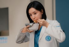 '닥터X' 김지원, 볼 빵빵 반전 먹부림