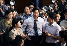 논란 펄펄 끓는 '암살자(들)', 비판 넘어선 좌판 엎기 [IZE 진단]