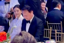 한복 입은 김희영, 최태원과 뉴욕서 나란히…재산분할 후 첫 동행