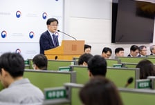 기후장관 "내년부터 재생에너지 연 10GW 이상 확대…국내 원전 건설 이상무"