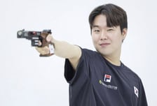 2차 슛오프 끝 극적 우승…사격 이건혁, 12년 만에 개인전·단체전 석권