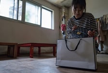 카톡·인스타가 '짝퉁 백화점'… 가짜 명품 35억 팔고 철창행