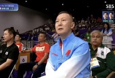 "대통령 닮은꼴 중 역대급"...아시안게임 사격장서 포착된 中코치