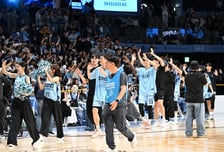 "金 3개 효과 벌써 터졌다" KBL 개막부터 '매진 행진'... 입석 판매에, 부산은 3층까지 열었다