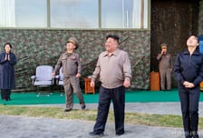 "핵억제력 고도화" 김정은, 딸 주애와 '극초음속 미사일' 발사 참관