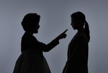 수능 앞둔 아들, 코피까지...자고 가겠다는 시어머니 거절하자 시누이 '막말'
