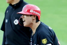 '와' KIA 마침내 3위 도약! '한국시리즈급' 전날 35구 던지고 9회말 또 나오다니 '혼신투', 9회초 LG에 3득점 '짜릿한 역전극' [잠실 현장리뷰]