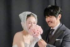 "아이 셋 낳고 드디어"… KCM, 14년 만의 결혼식에 유재석 사회·김범수 축가