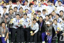축구팀, 전역모 쓰고 '군 면제' 실언...국방정책특보 "병역특례 재정비 필요"