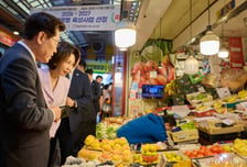 李지지율 37.9% 3주만에 소폭하락…민주 42.5%·국힘 38.4%