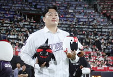 35세 신인 목표가 '타율 6할·80홈런·200타점'이라니... ML서 사랑받던 이유 있었다, KT 루키 최지만의 유쾌한 첫인사