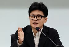 '노무현 조작신화' 한동훈 연일 공세에...與 "인간이 할 짓 아니다"