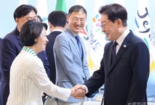 추미애, "무극파 경계" 李대통령 또 직격 "등 뒤의 총알…내가 바보"