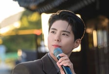외국인 100명 가이드 된 박보검…"궁궐서 한국 소리 들어봐요"