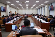 재경부 국감 시작부터 '자료 공방'…여야, 레버리지 ETF·대미투자 충돌