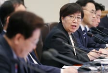 노인이 노인 돌보는 돌봄, AI·로봇으로 타개...정부가 연구·개발 지원