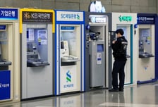 금융권 AI 해킹, 정문 말고 '쪽문' 노렸다…API 공격, 뭐길래 속수무책