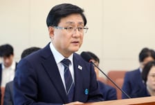 기후장관 "2030년 재생e 100GW 실현 가능…내년부터 10GW씩 확대"