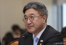 조은희 "직 걸고 李 SNS 줄이라 건의"…윤호중 "소통 방법의 하나"