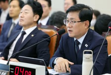 기후장관 "전기요금 선납제 제도화…기업에 인센티브 제공 검토"