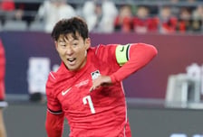 '차붐 넘어 한국 축구 GOAT' 손흥민 "태극마크 당연한 자리 아니었다... 16년 함께한 순간 더 소중해"