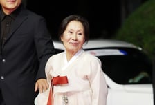 85세 김혜자, 부축·기침...걱정스러운 레드카펫