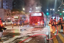 불난 버스는 폐차 앞둔 11년 차…서울 버스 4대 중 1대는 '노후차'