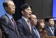'북송회유' 발언에 실소 터지자 "웃지 마"…고성 오간 외통위
