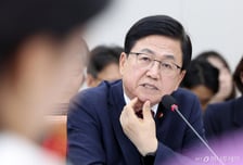 최교진 장관 "암살자(들) 단체관람, 교육부가 일일이 못 막아"