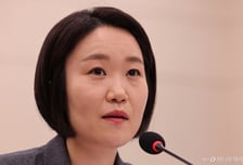 野 "대형마트 규제 풀자"...이소영 "시대변화 공감하지만 상생해야"