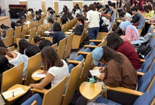 "K팝·드라마 푹 빠져 공부"...외국인 1200명 고개 푹 숙이고 한글백일장