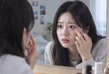 (휴일자)"종일 스마트폰만"…2030 덮친 실명 부르는 '이 병'