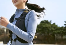 스마트폰 보며 휙휙, "비켜" 위협까지…도쿄 '황궁 러닝' 민폐 논란