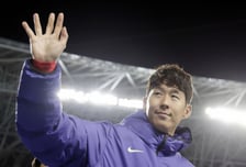 어수선한 모레노호…'주장' 손흥민, 팬들 챙겼다 "덕분에 행복"