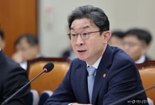 은행만 보이스피싱 배상책임?..이억원 "금융-통신사 강한 책임 갖도록 설계 고민"