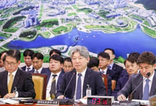 "4000원 휴게소 라면 팔아 남는 돈 365원"…여야, 도로공사 운영 질타