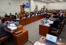 "재정효율화" vs "연동제 유지"…교육교부금 개편에 여야 충돌