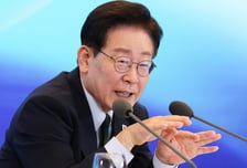 李 대통령 "개혁은 암수술 같은 것…조금만 더 견뎌달라"