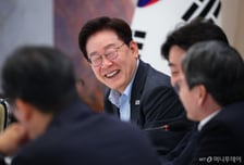 李대통령 "대통령의 친구 여러분, '깨끗한' 공론장 지켜달라"