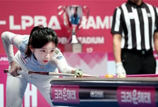 '미녀 당구스타→차세대 여제' 정수빈, 1497일 만에 LPBA 첫 우승... 이미래 4-2로 제압 [고양 현장리뷰]